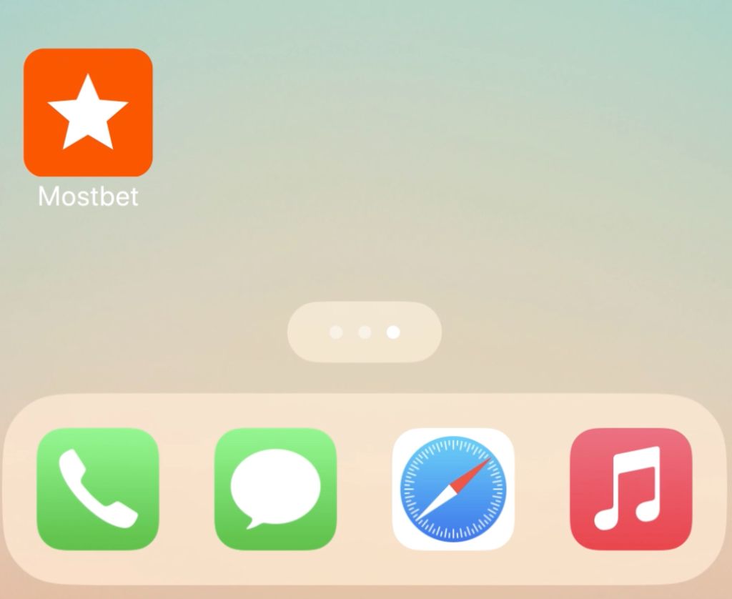 Иконка приложения Mostbet на экране Домой iPhone